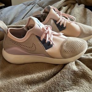 Womens Nike sneakers